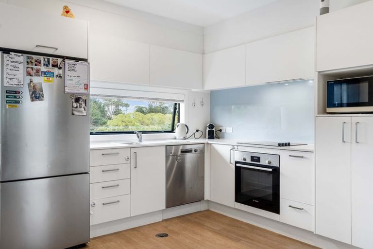 Photo of property in 2/141 Wallace Road, Mangere Bridge, Auckland, 2022