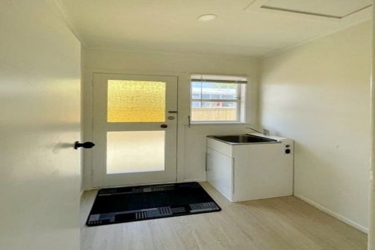 Photo of property in 104 Edmonton Road, Henderson, Auckland, 0612
