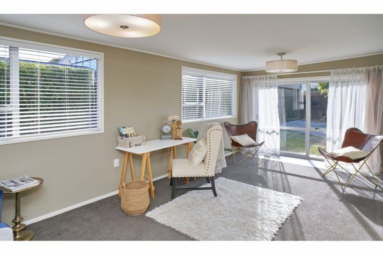 Photo of property in 6 Banff Place, Avonhead, Christchurch, 8042