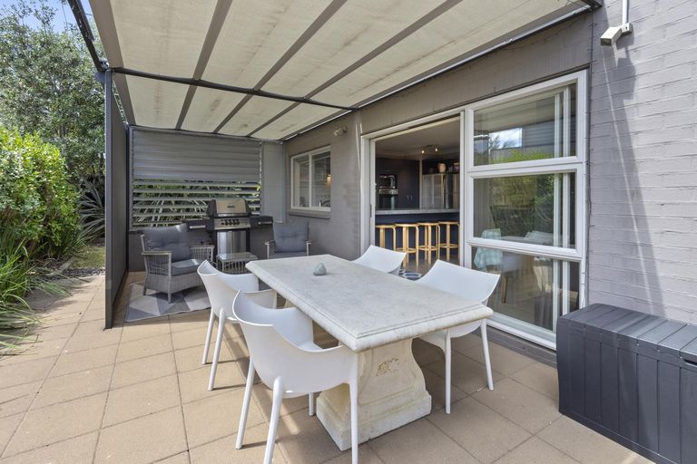 Photo of property in 54 Aberdeen Crescent, Wattle Downs, Auckland, 2103