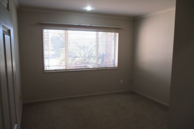 Photo of property in 12 Ballydonegan Rise, East Tamaki, Auckland, 2013
