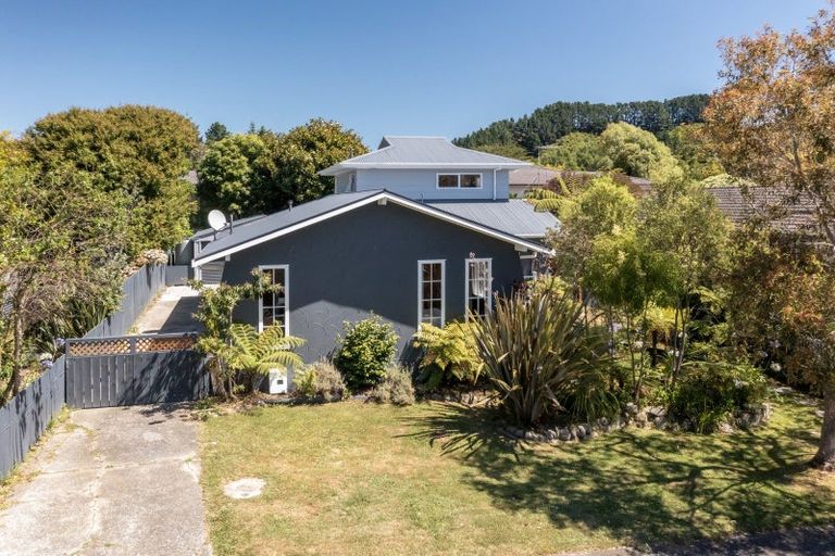 Photo of property in 11 Hookway Grove, Paraparaumu, 5032