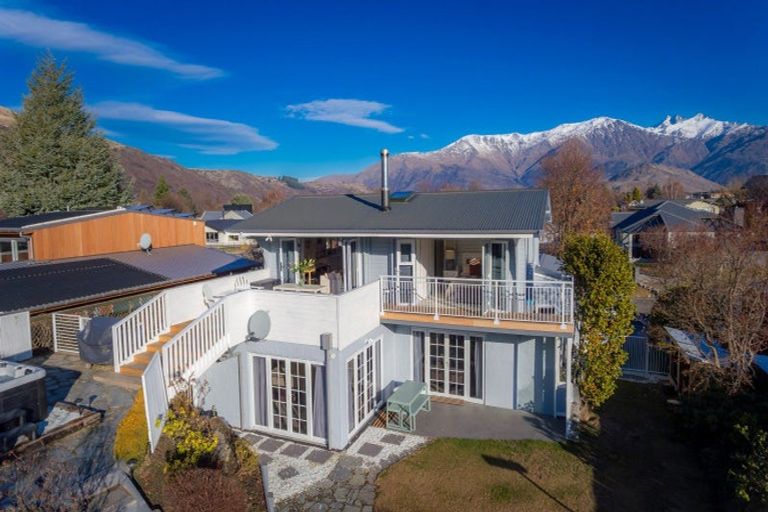 Photo of property in 13 Argyle Place, Arrowtown, 9302