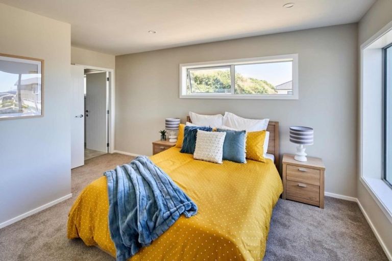 Photo of property in 36 Domett Street, Newlands, Wellington, 6037