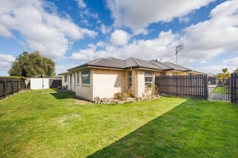 Photo of property in 33 Tennyson Avenue, Kelvin Grove, Palmerston North, 4414