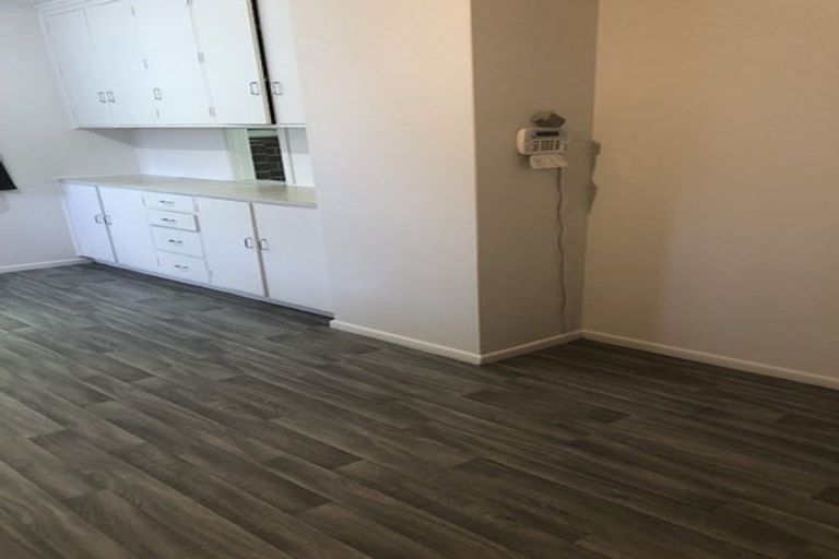 Photo of property in 1/68 Titirangi Road, New Lynn, Auckland, 0600