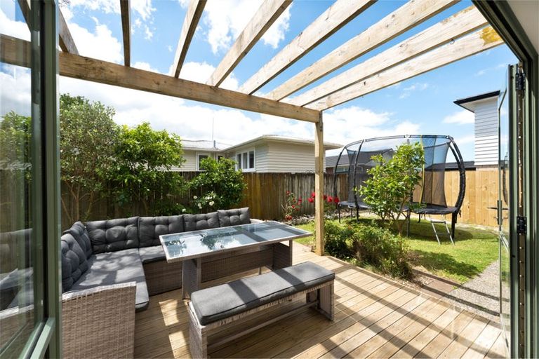 Photo of property in 33 Woodford Avenue, Henderson, Auckland, 0610