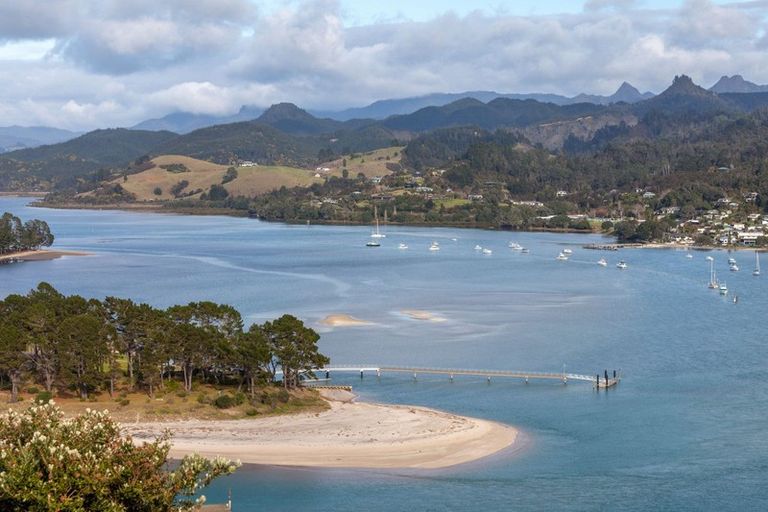 Photo of property in 204 Paku Drive, Tairua, 3508