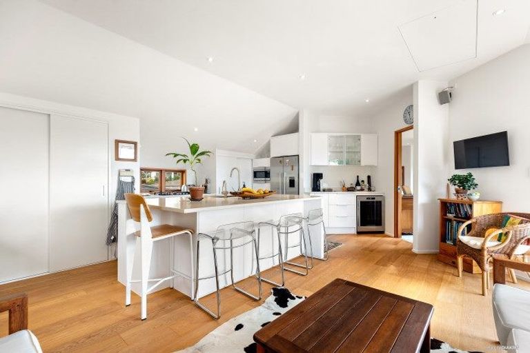 Photo of property in 27a Saltburn Road, Milford, Auckland, 0620