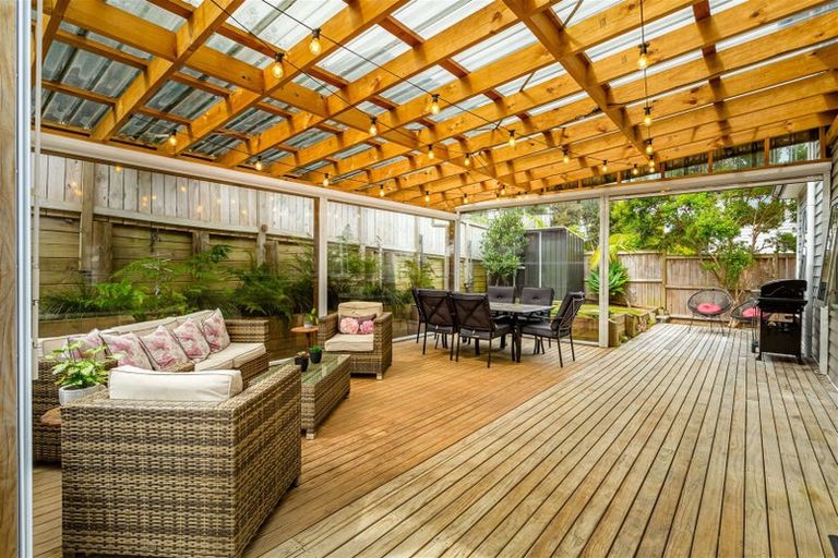 Photo of property in 21 Tawa Place, Orewa, 0931