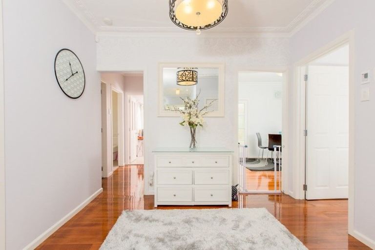 Photo of property in 4164 Great North Road, Glendene, Auckland, 0602