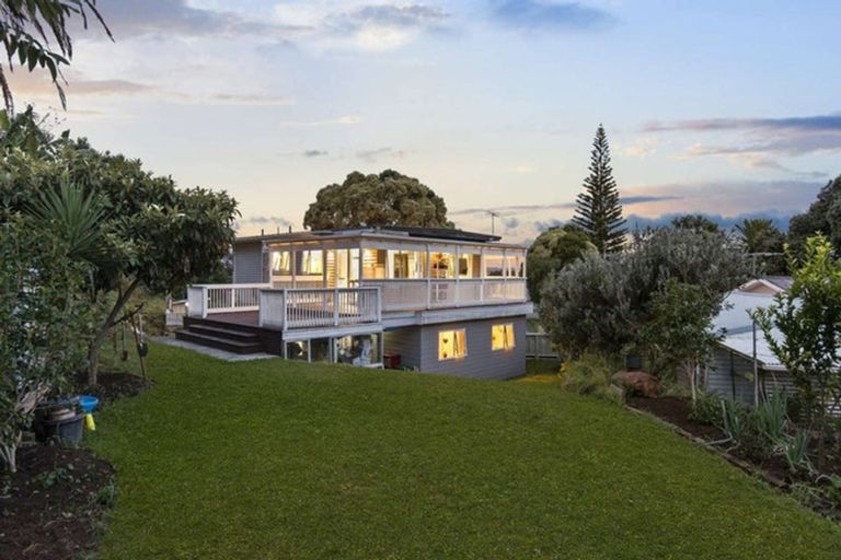 Photo of property in 18 Dunstall Place, Mangere Bridge, Auckland, 2022