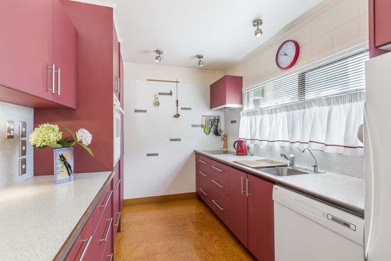 Photo of property in 1/8 Long Street, Torbay, Auckland, 0630