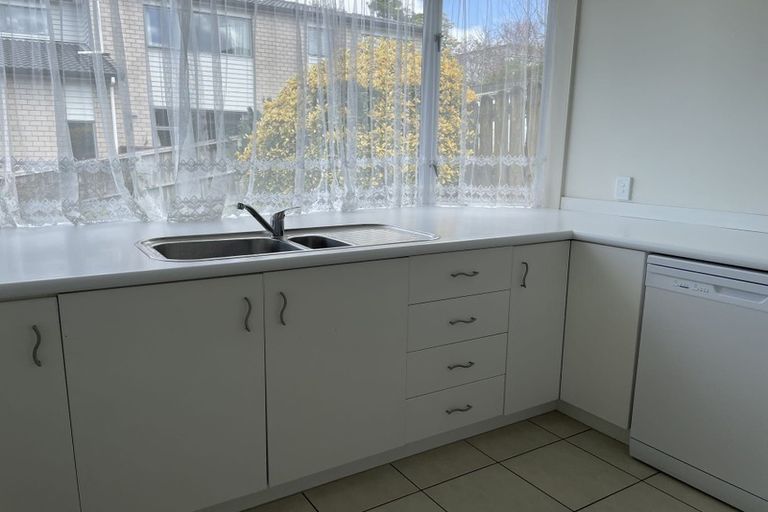 Photo of property in 2/17 Kells Place, Botany Downs, Auckland, 2010