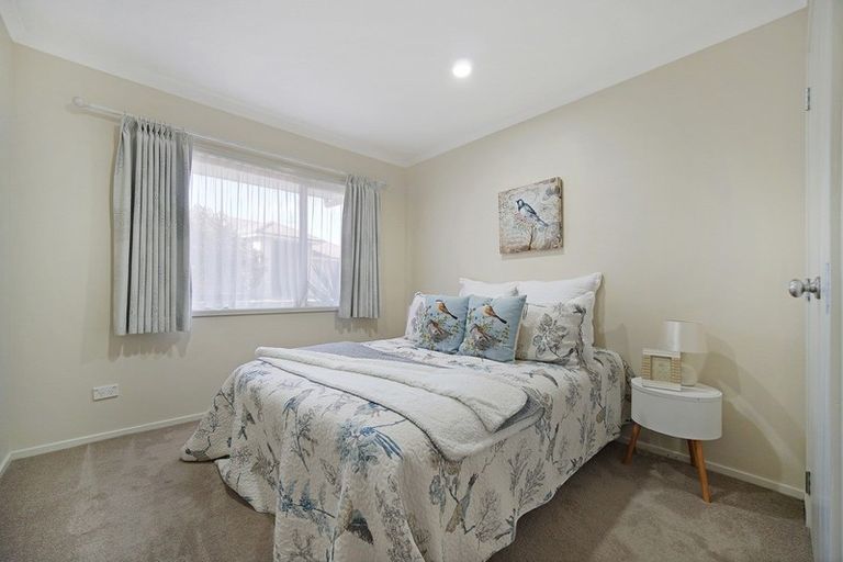 Photo of property in 12 Breon Place, Flat Bush, Auckland, 2016