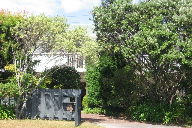 Photo of property in 2/4 Beulah Avenue, Rothesay Bay, Auckland, 0630