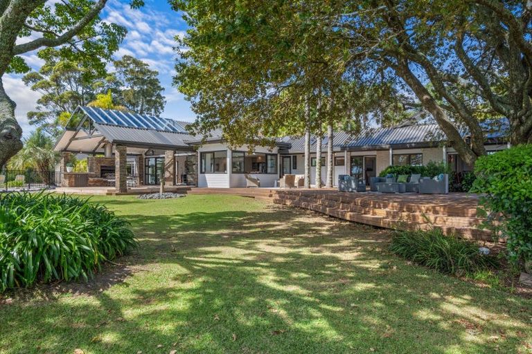 Photo of property in 349 Clifton Road, Whitford, Howick, 2571