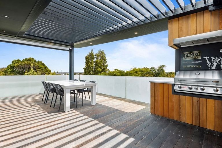 Photo of property in 101a Rangatira Road, Beach Haven, Auckland, 0626