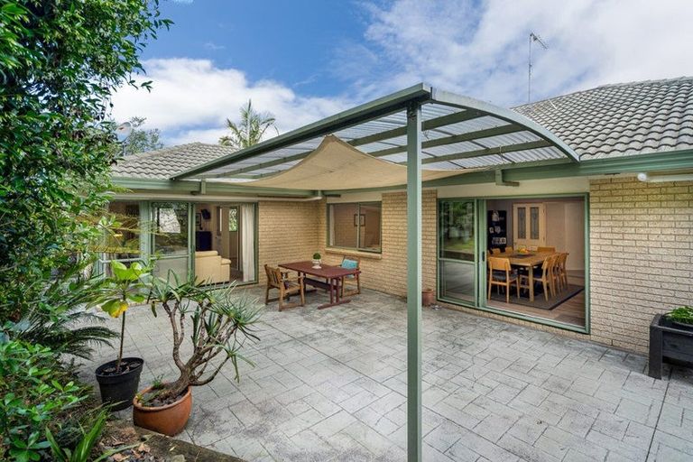 Photo of property in 27 Hogarth Rise, West Harbour, Auckland, 0618