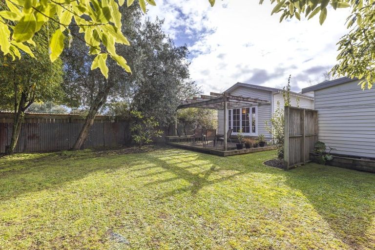Photo of property in 22 Kingswood Street, Takaro, Palmerston North, 4412