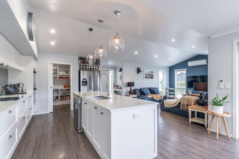 Photo of property in 32 Mike Smith Drive, Cambridge, 3434