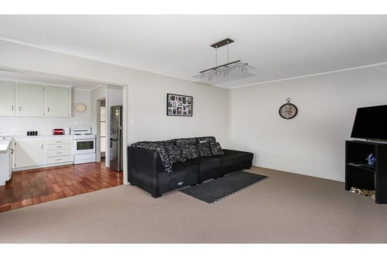 Photo of property in 1/6 Ray Small Drive, Papakura, 2110