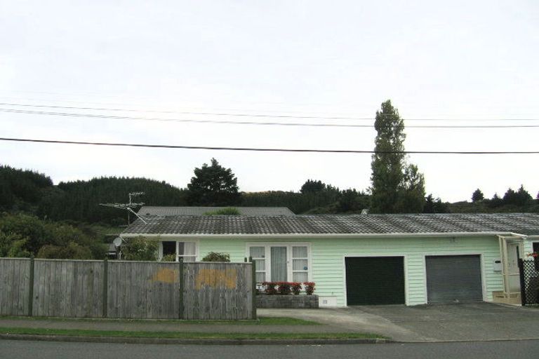 Photo of property in 1/2 Norana Road, Maoribank, Upper Hutt, 5018