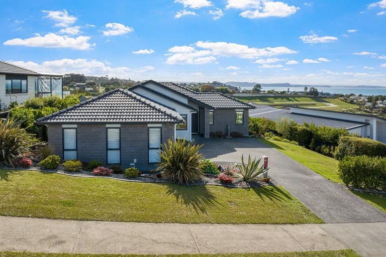 Photo of property in 23 Woodridge Drive, Stanmore Bay, Whangaparaoa, 0932