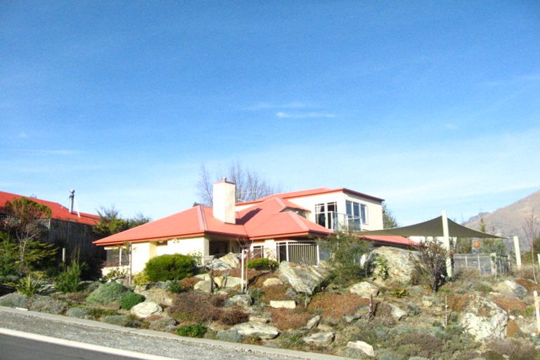 Photo of property in 6 Cedar Drive, Kelvin Heights, Queenstown, 9300