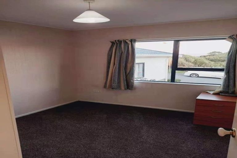 Photo of property in 3 Bayswater Place, Newlands, Wellington, 6037