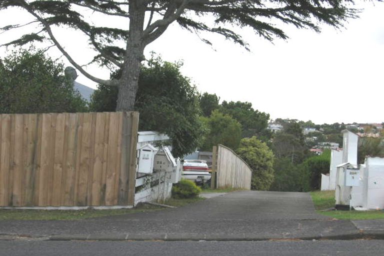Photo of property in 2/28c Sunnynook Road, Sunnynook, Auckland, 0620