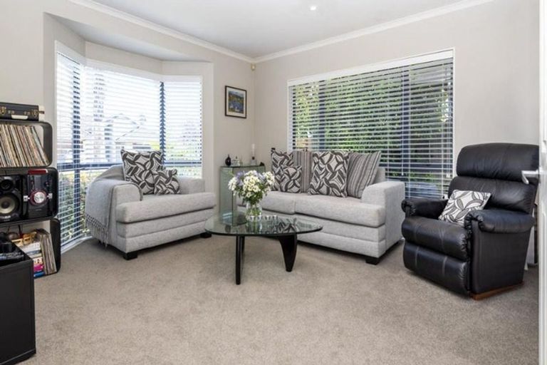 Photo of property in 3 Moy Place, East Tamaki Heights, Auckland, 2016