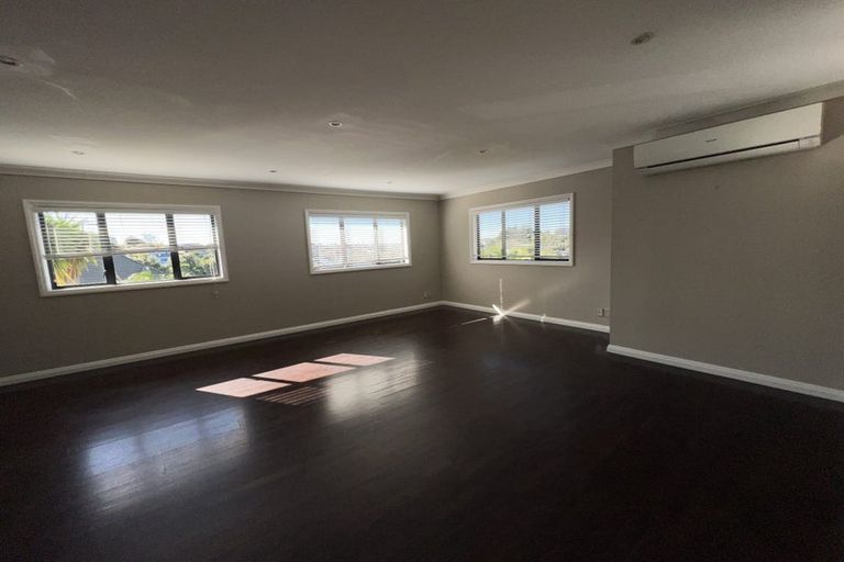 Photo of property in 2 Bellbird Rise, Murrays Bay, Auckland, 0630