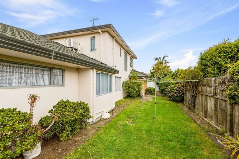 Photo of property in 10 Suncrest Drive, West Harbour, Auckland, 0618