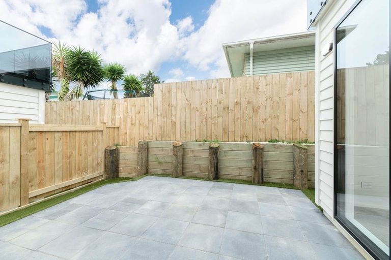 Photo of property in 44b Godley Road, Green Bay, Auckland, 0604
