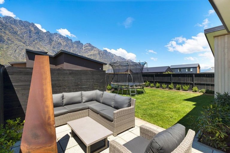 Photo of property in 17 Bale Road, Jacks Point, 9371