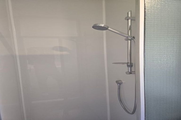 Photo of property in 40 Seabreeze Road, Narrow Neck, Auckland, 0624