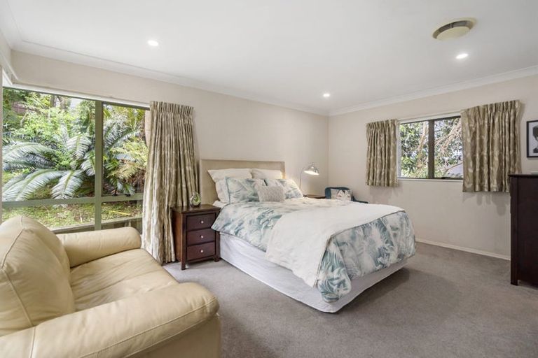 Photo of property in 27 Hogarth Rise, West Harbour, Auckland, 0618