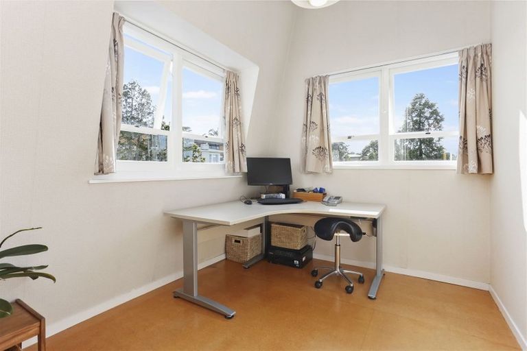 Photo of property in 21 Wernham Place, Northcote, Auckland, 0626