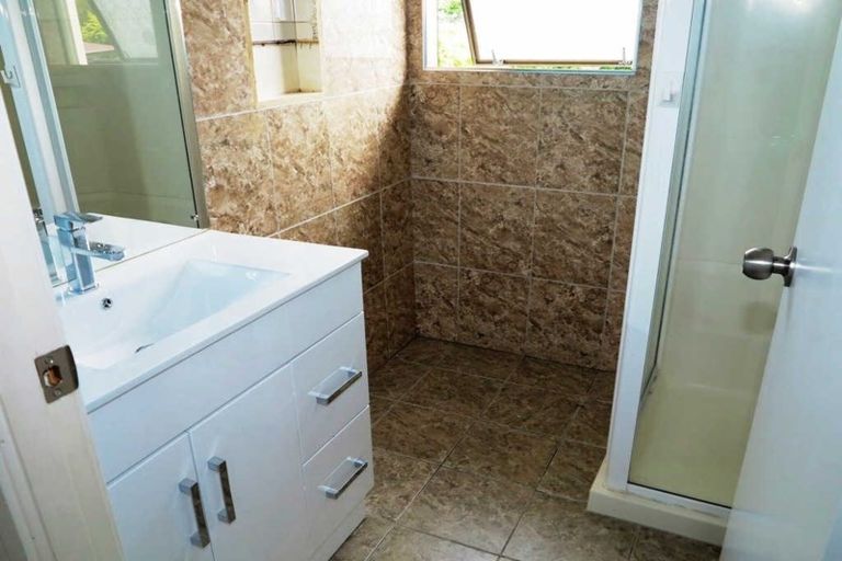 Photo of property in 90 Sunvue Road, Glen Eden, Auckland, 0602