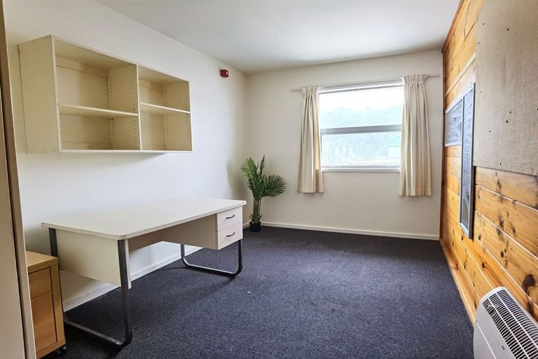 Photo of property in Drummond Street Flats, 15/19 Drummond Street, Mount Cook, Wellington, 6021