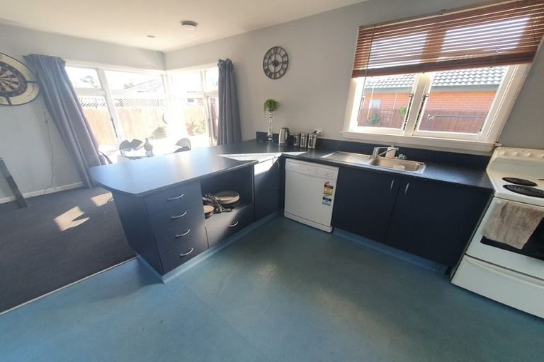 Photo of property in 2/15 Daniels Road, Redwood, Christchurch, 8051