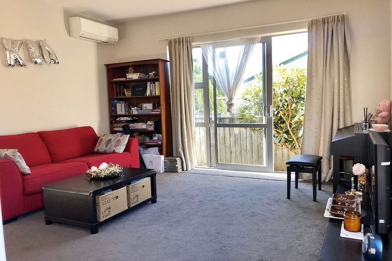 Photo of property in 8 Ervine Place, Bucklands Beach, Auckland, 2014