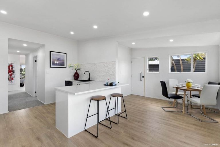 Photo of property in 1/111 Arran Road, Browns Bay, Auckland, 0630