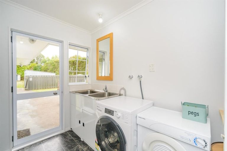 Photo of property in 130 Parewanui Road, Bulls, 4894