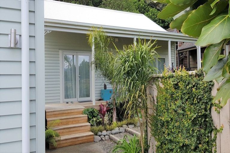 Photo of property in 19 Kakariki Grove, Waikanae, 5036