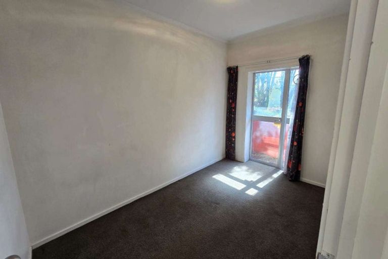 Photo of property in 1 Lauderdale Road, Birkdale, Auckland, 0626