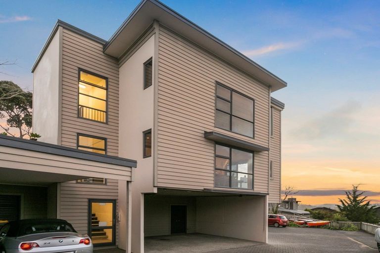 Photo of property in 11/79 Schnapper Rock Road, Schnapper Rock, Auckland, 0632