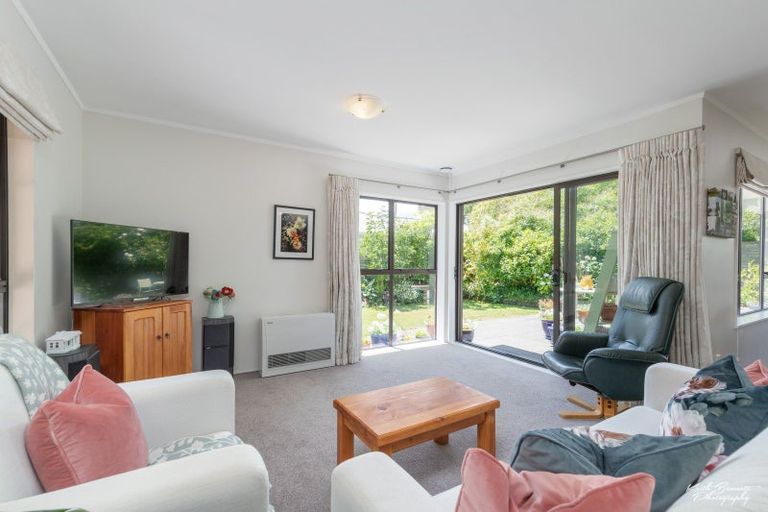 Photo of property in 2b Terminus Street, Silverstream, Upper Hutt, 5019