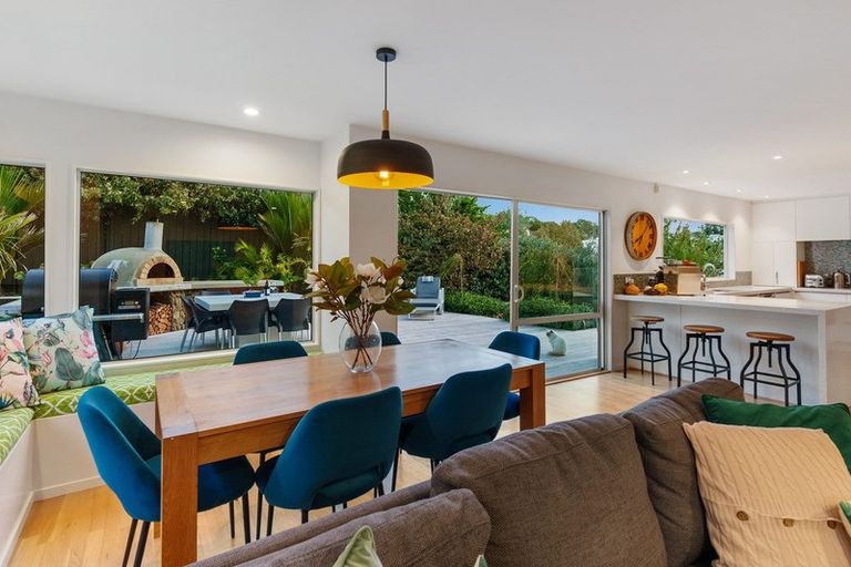 Photo of property in 23 Esther Place, Red Beach, 0932